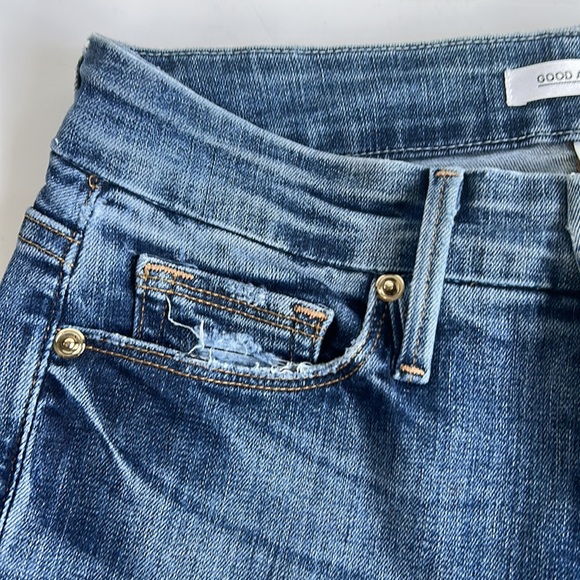 Good American Good Legs Blue 187 skinny jean w some distressing and zip closure - Picture 5 of 16